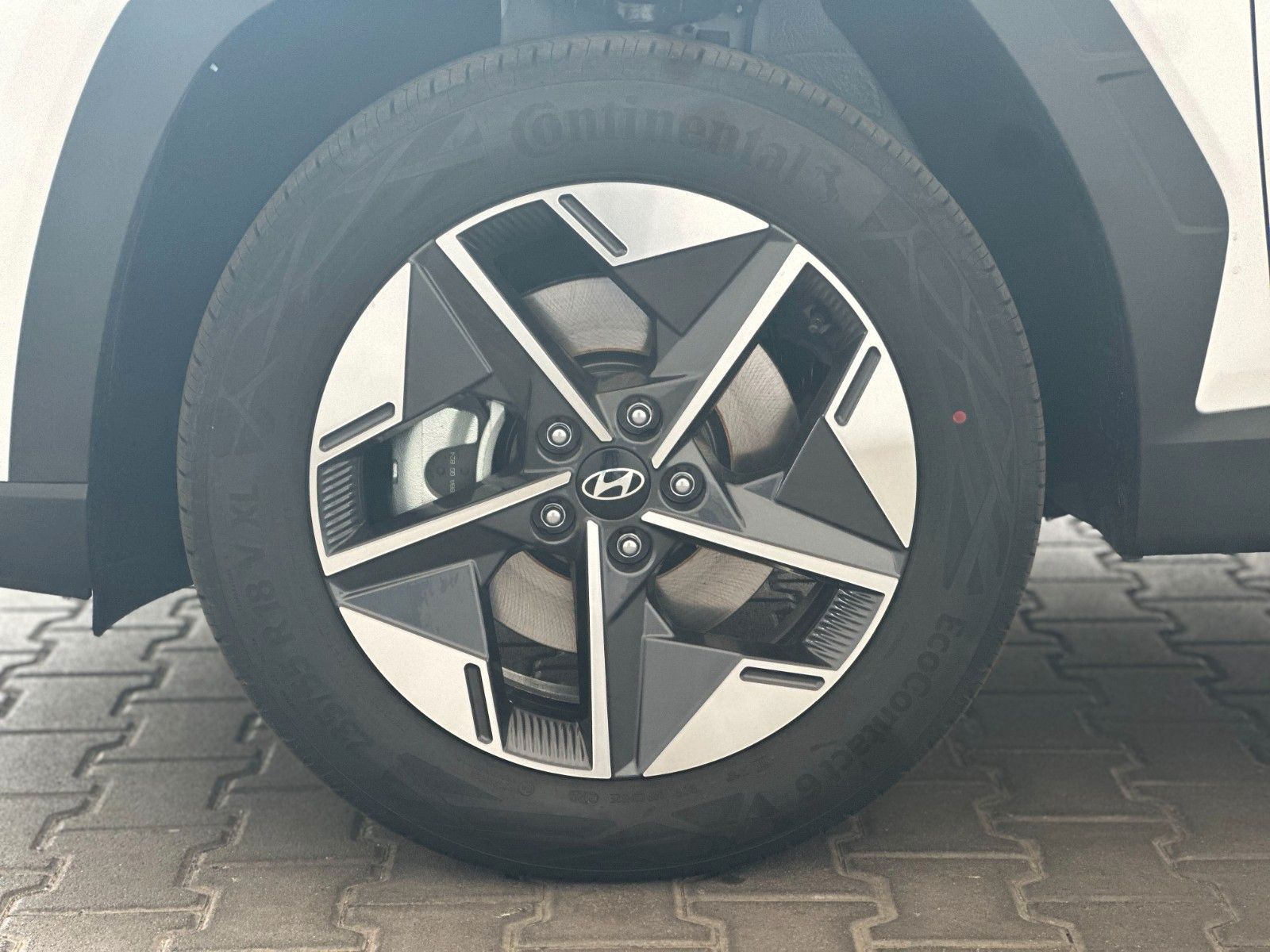 Fahrzeugabbildung Hyundai Tucson Trend Hybrid 1.6l 215PS Navi/Krell!