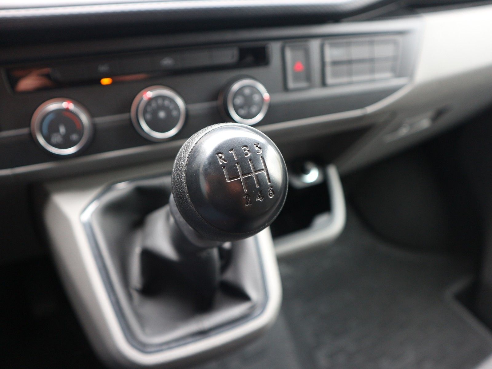 Volkswagen T6 andere - Bild 16