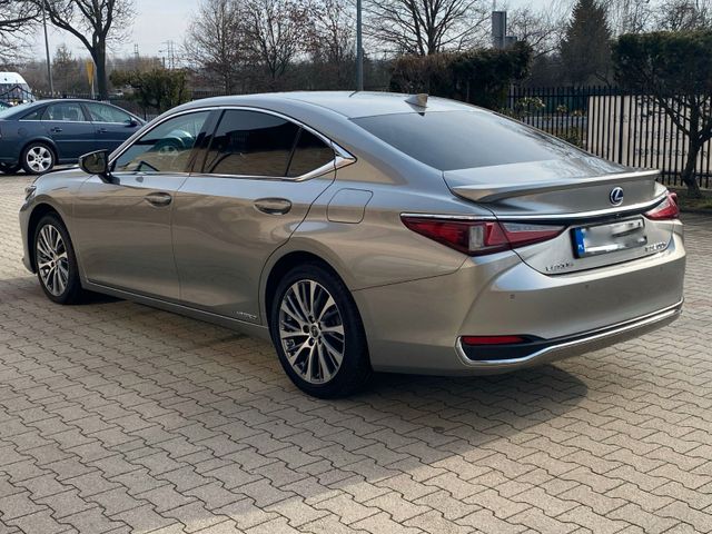 Lexus ES 300h NAVI-SYS/R-KAMERA/PANO/LEDER/EU-Car