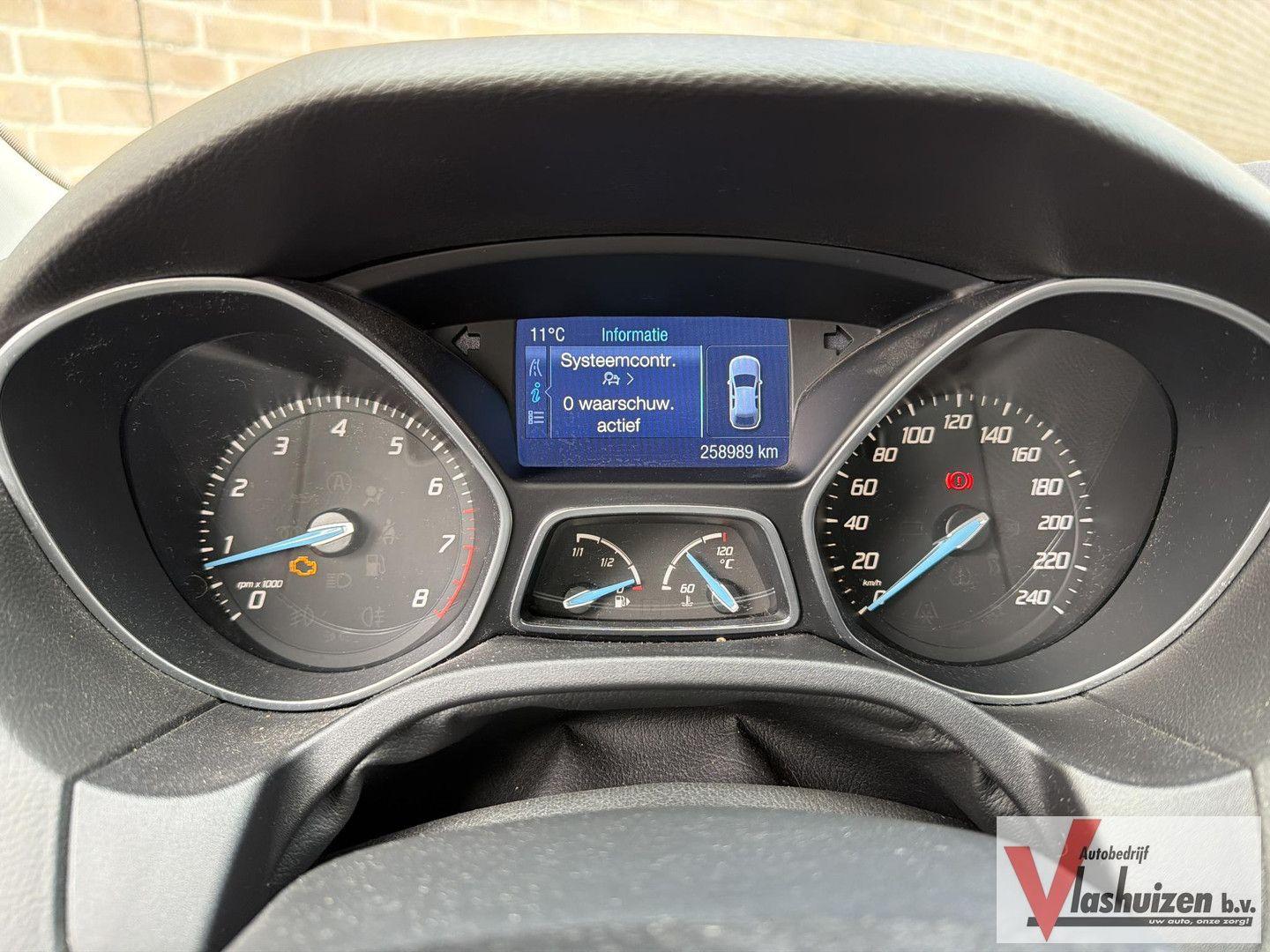 Ford Focus 2012 — photo 21