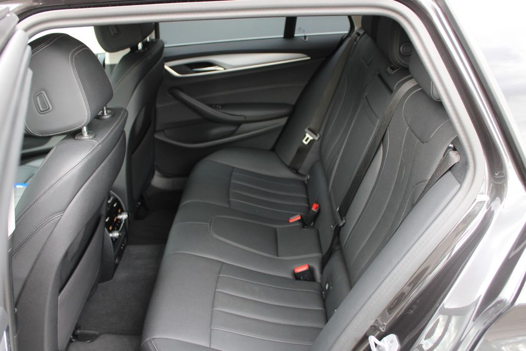 BMW 520d xDrive Touring AUT LED AHK NAVI LEDER LIVE