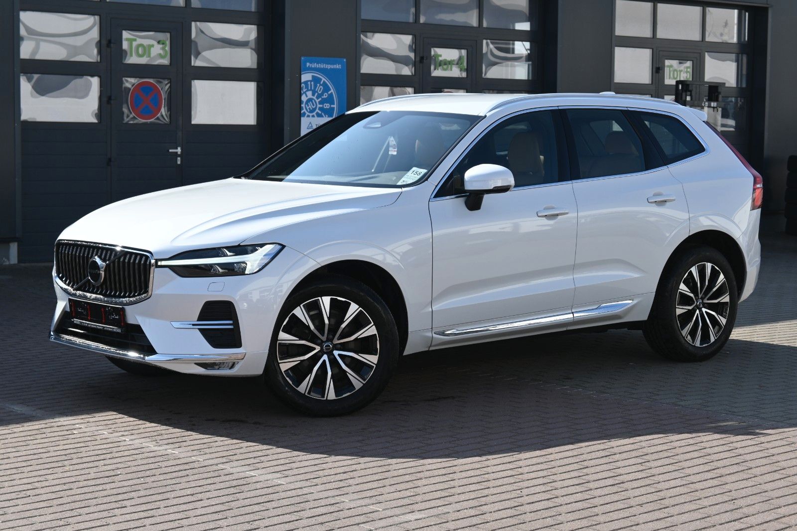 Fahrzeugabbildung Volvo XC60 B4 Plus Bright*LED*Google*STHZ*NAVI*AHK