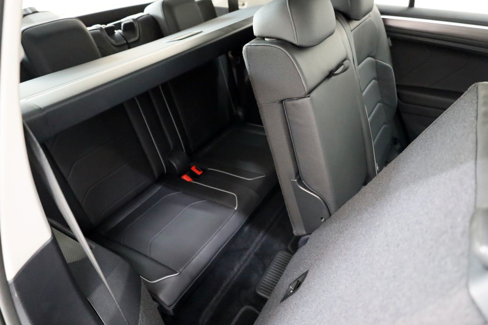 Fahrzeugabbildung Volkswagen Tiguan Allspace Elegance 4M 7 Si.,Leder,Navi,AHK