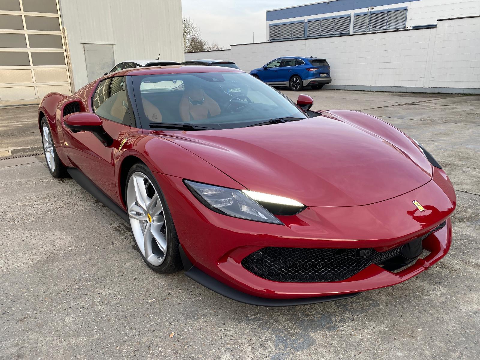 Ferrari 296 GTB*NEU*250 km*NP 340*LIFT*Carbon*LED*ADAS