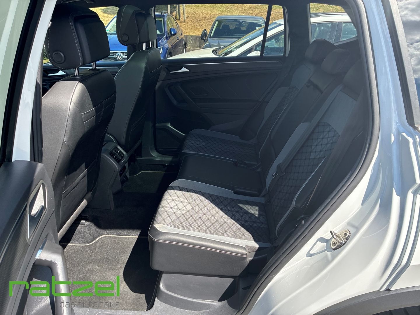 Fahrzeugabbildung Volkswagen Tiguan Allspace 4Motion R-Line 2.0 TSI DSG Area
