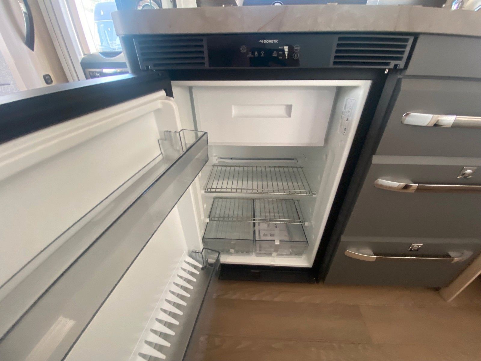 Fahrzeugabbildung Hobby De Luxe 460 LU *1.500Kg*Einzelbetten*Tageszul.