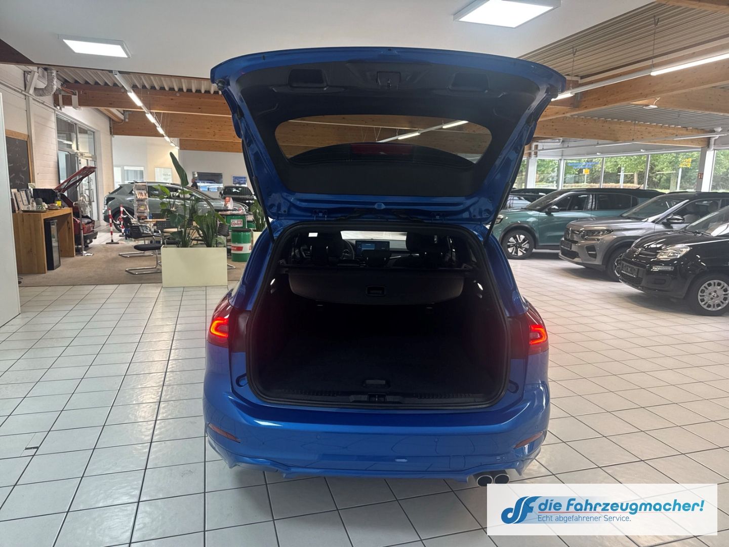 Fahrzeugabbildung Ford Focus Turnier ST-Line Navi LED ACC Apple CarPlay