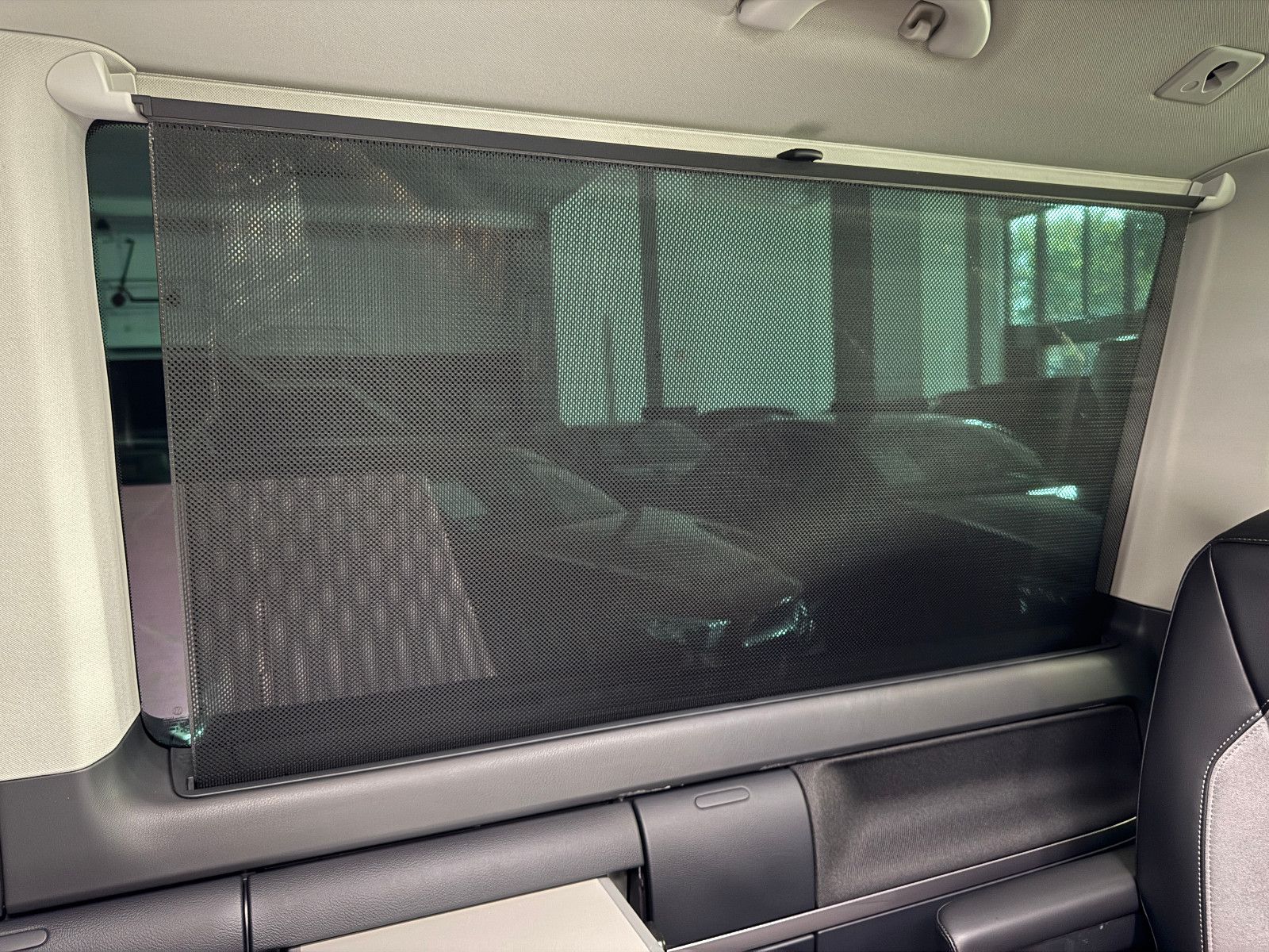 Fahrzeugabbildung Volkswagen T6.1 4M DSG IQ.DRIVE INDIVIDUAL EDITION 6-SITZER