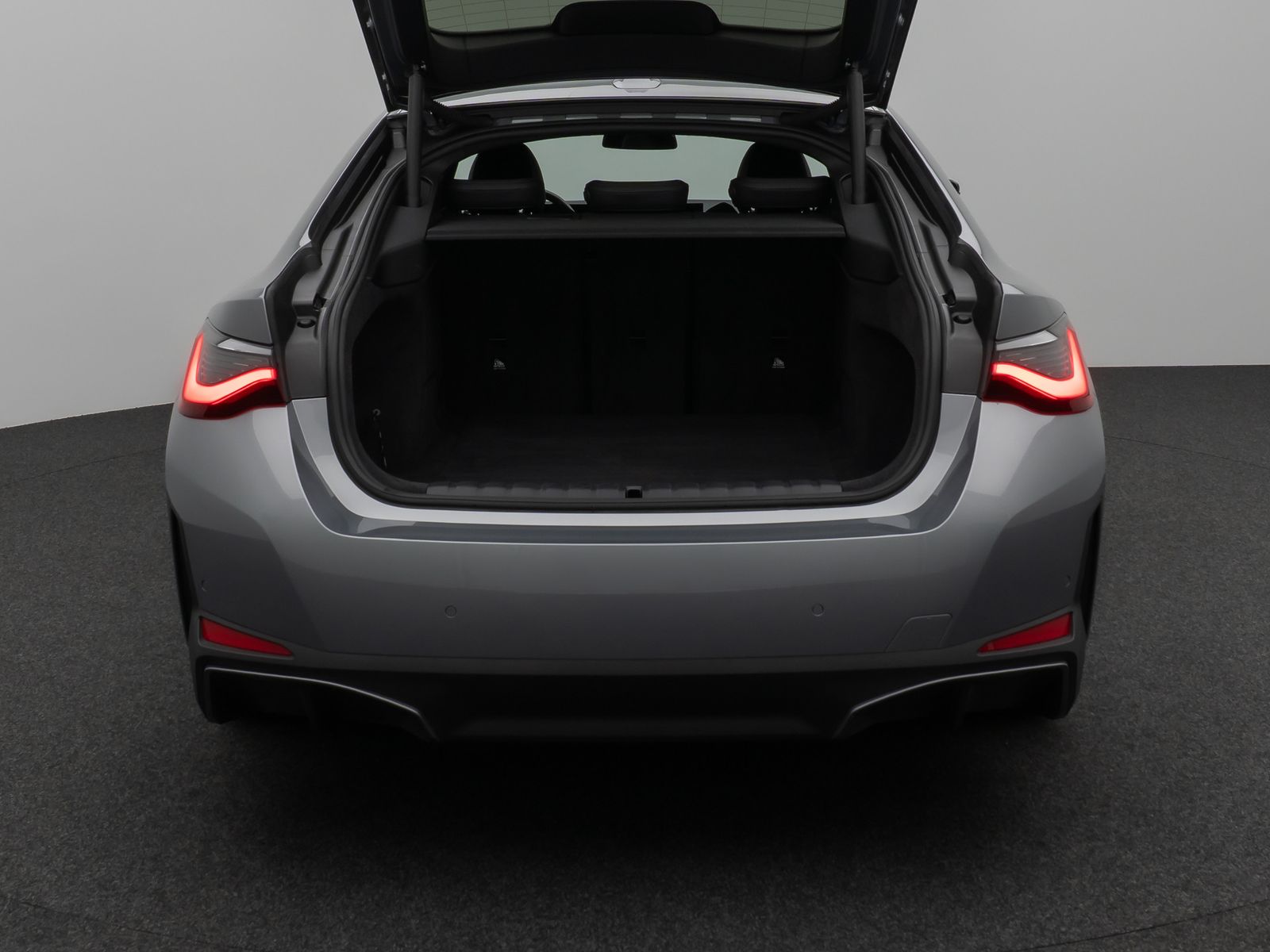 Fahrzeugabbildung BMW i4 eD40 Gran Coupé Kamera DAB H/K PDC Sport