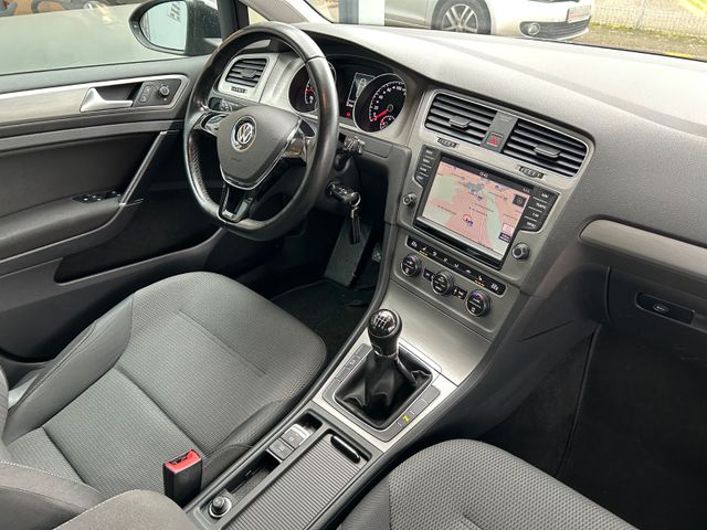 Fahrzeugabbildung Volkswagen Golf VII 1.6 TDI Variant+Navi+SHZ+PDC+WR+ SR+BT