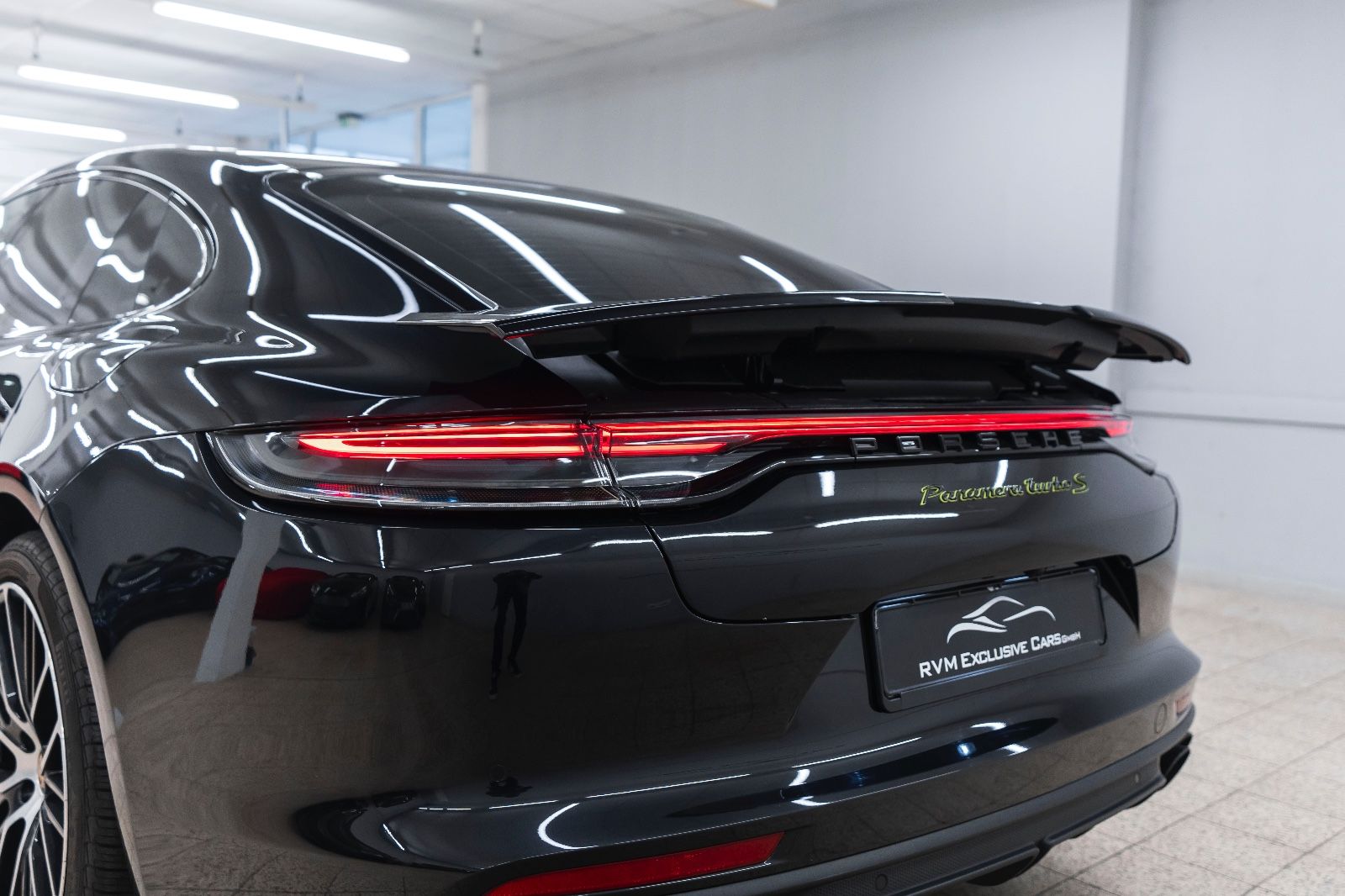 Fahrzeugabbildung Porsche Panamera Turbo S CHRONO LED PDLS PASM ACC PCCB