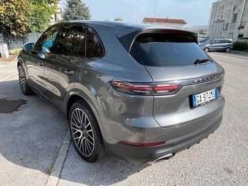 Porsche Cayenne - 6