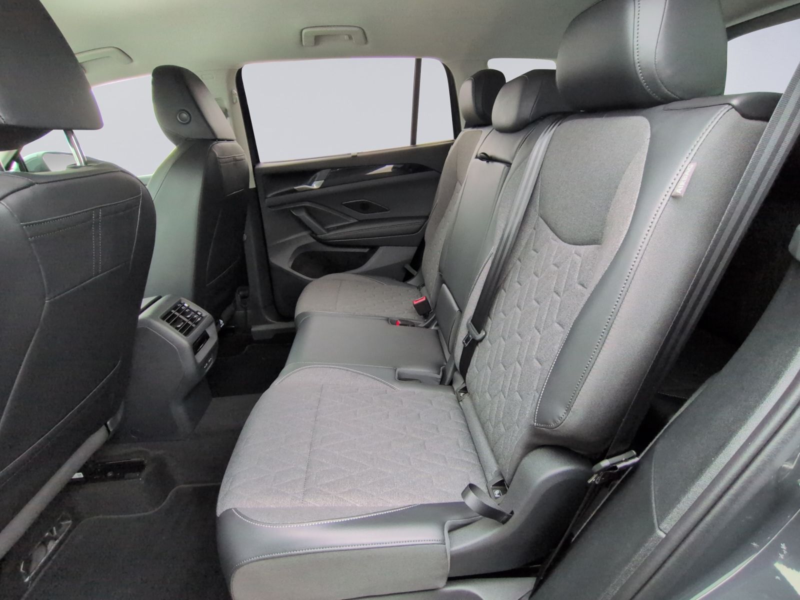 Tayron Life 1.5 eTSI DSG 7Sitzer+AHK+NAVI+