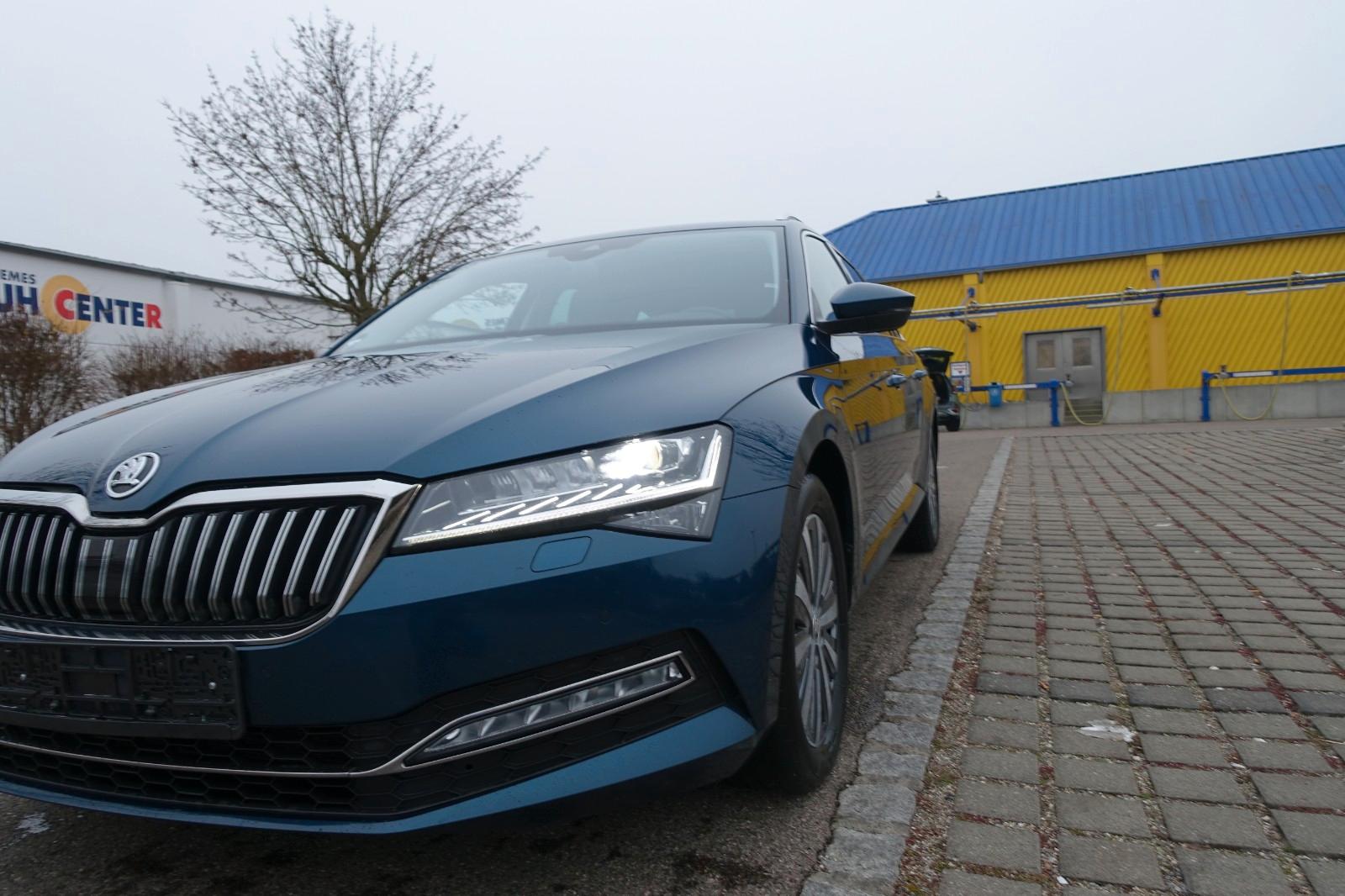 Skoda Superb Combi Style2,0TDI DSG Matrix Navi SHZ ACC