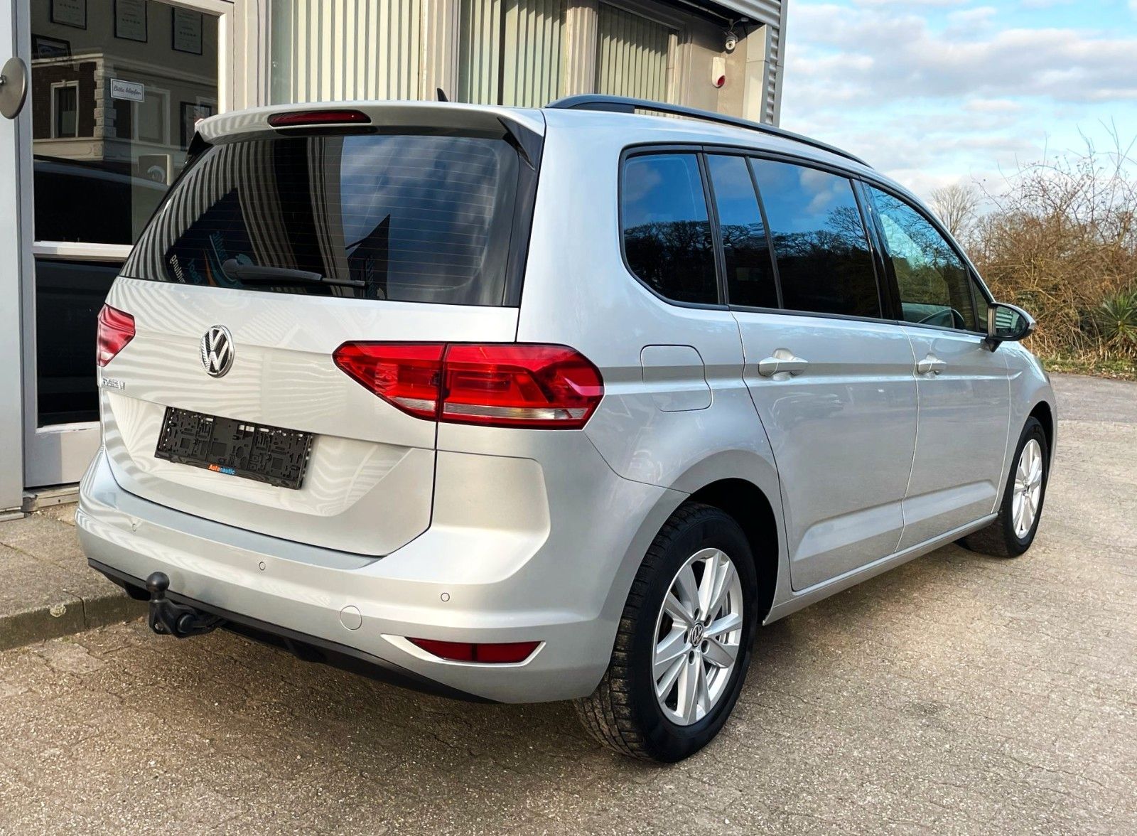 Fahrzeugabbildung Volkswagen Touran 1.5 TSI DSG  NAVI ACC 7-SITZE GANZJ. RFN.