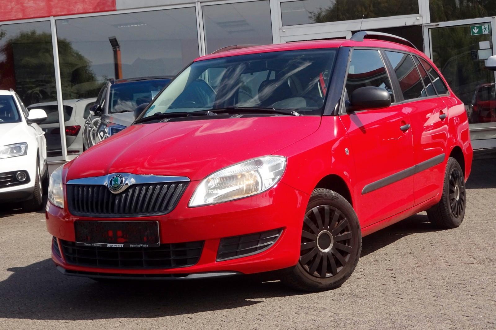 Skoda Fabia 2012 — rear view