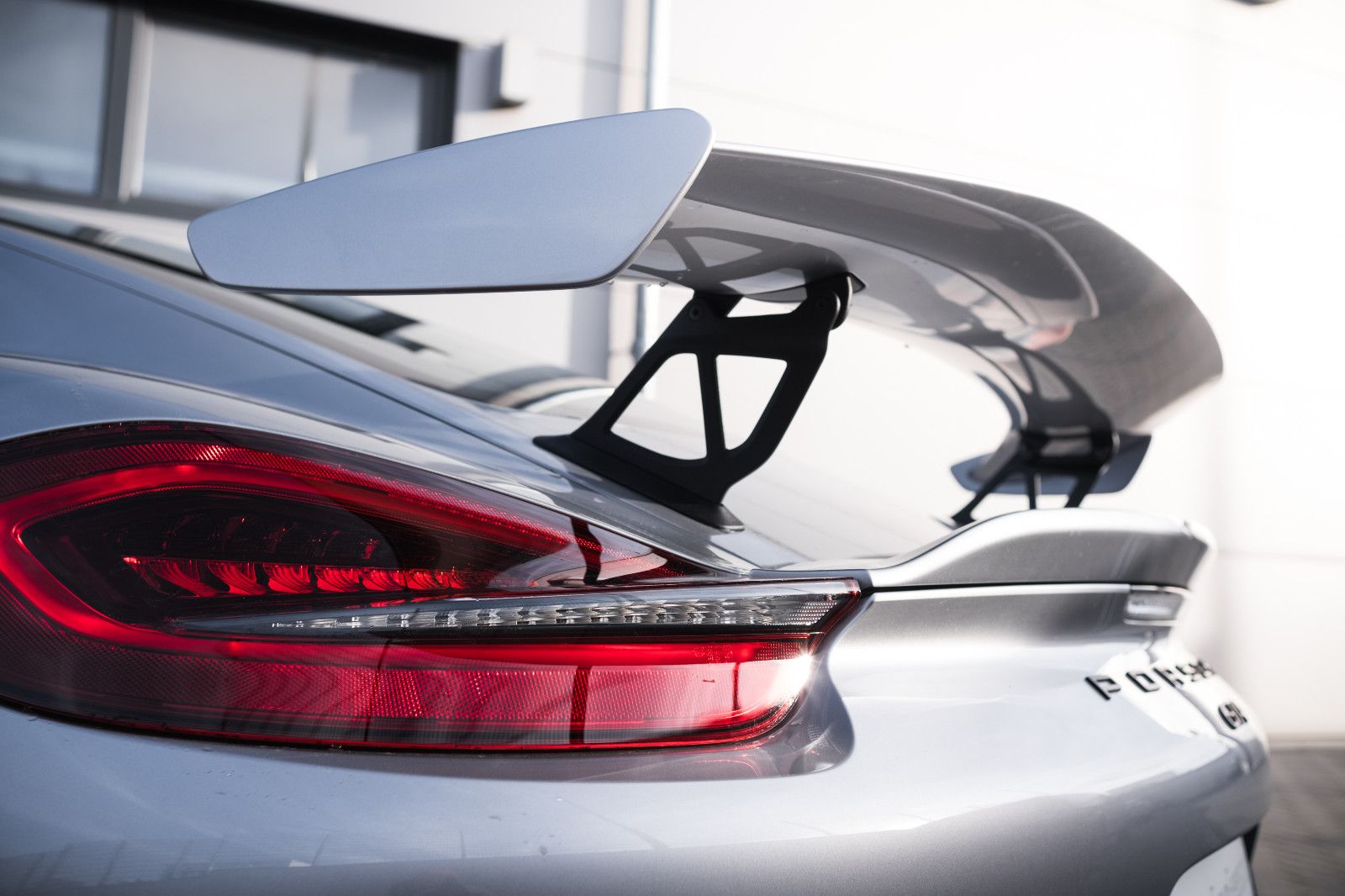 Fahrzeugabbildung Porsche Cayman GT4-Steuer ausw.-wenig KM-Approved