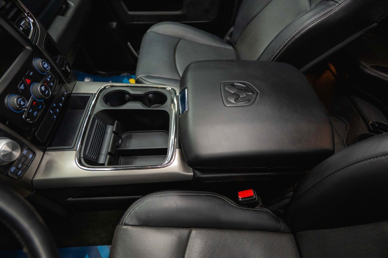 Fahrzeugabbildung Dodge RAM 5.7 V8 HEMI 4x4 Sport OFFROAD NightPaket 19%