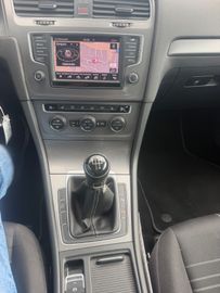 Volkswagen Golf - 11
