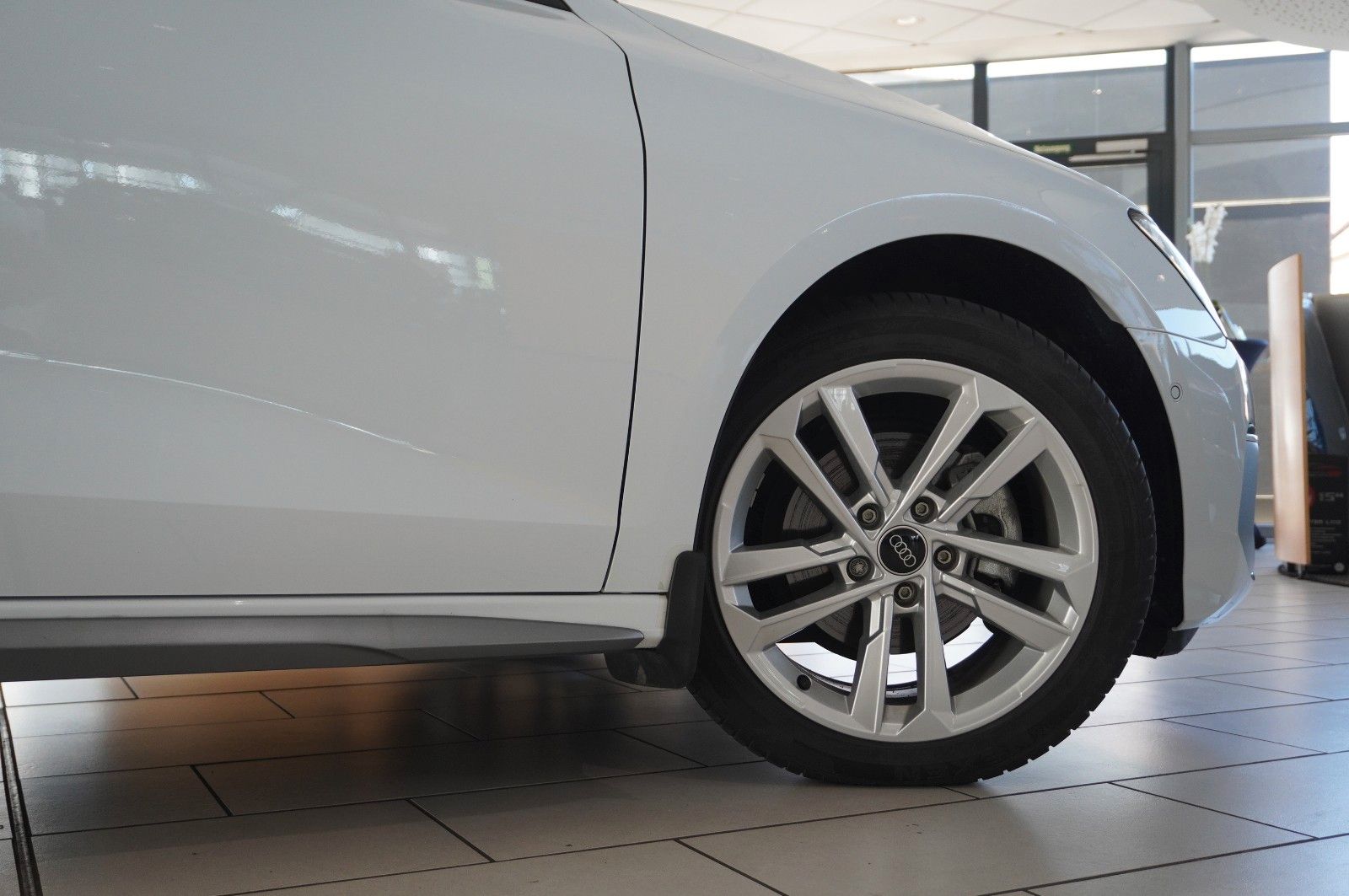 Fahrzeugabbildung Audi A3 Sportback 35 TFSI S-TRONIC NAVI/LED/SPORT/ACC