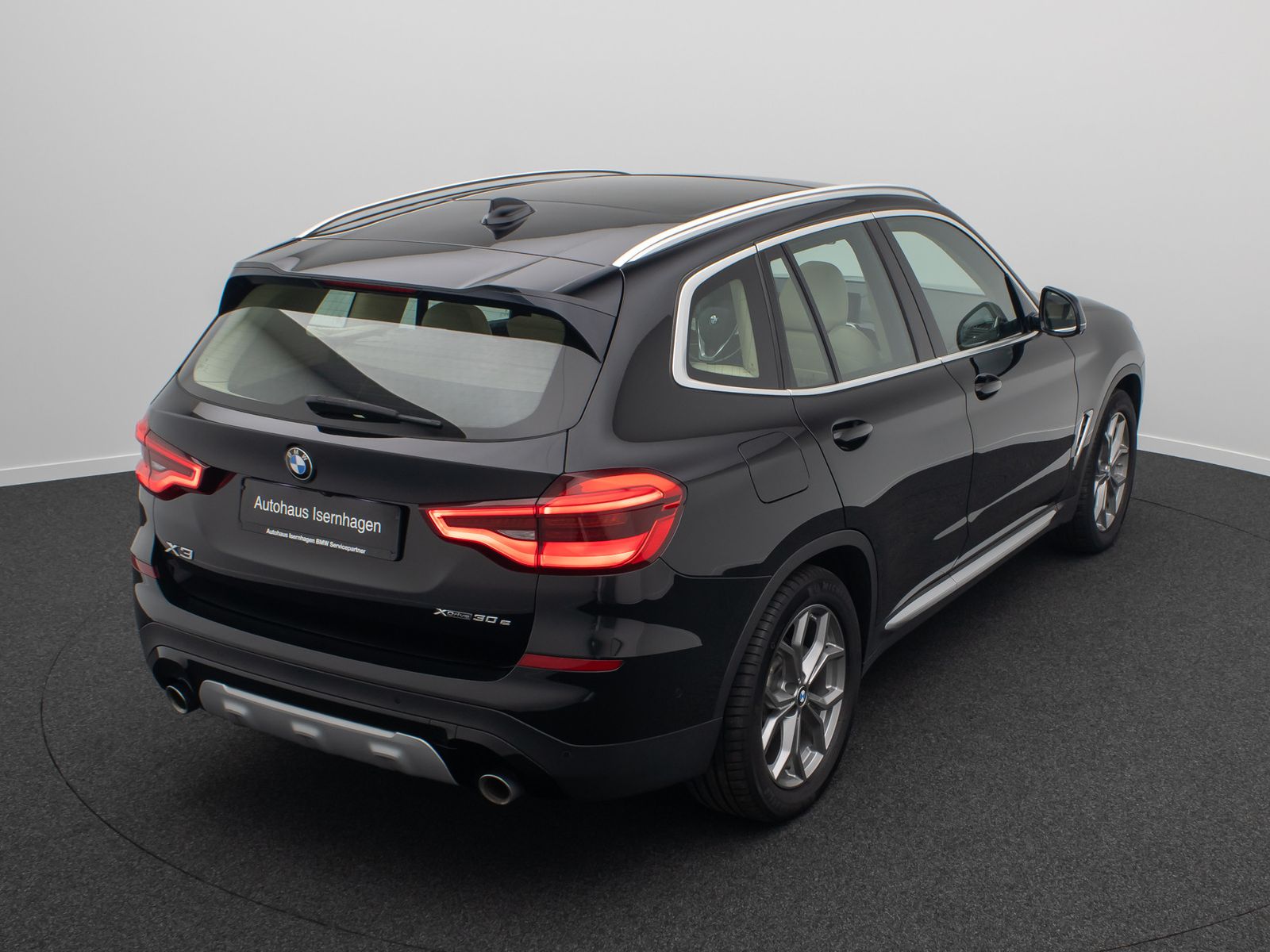 Fahrzeugabbildung BMW X3 xD30e xLine 360°HUD DAB HIFi Panorama Komfort