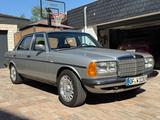 Mercedes-Benz 200 W123 Sehr gepflegt vieles neu - Mercedes-Benz 200: W123