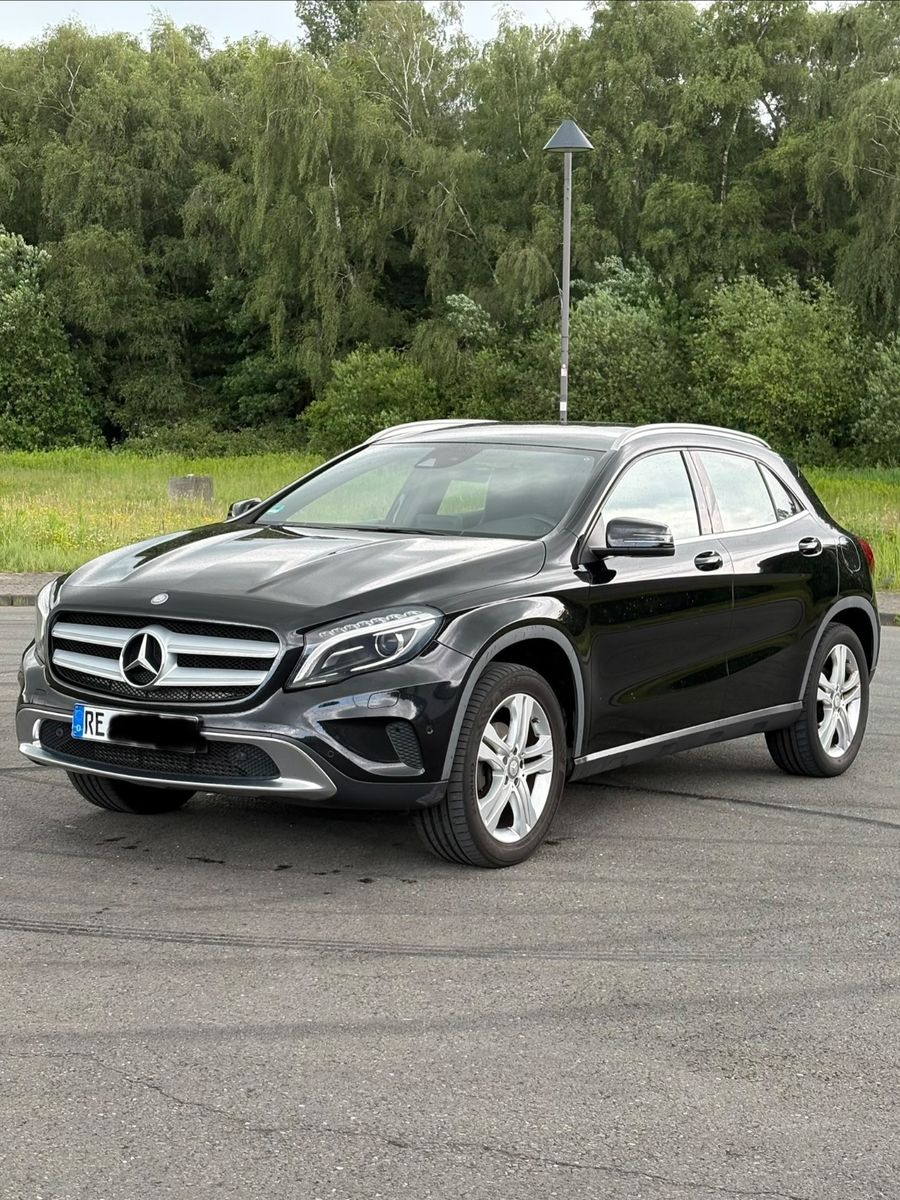 MERCEDES-BENZ GLA 180 SCORE! SCORE!