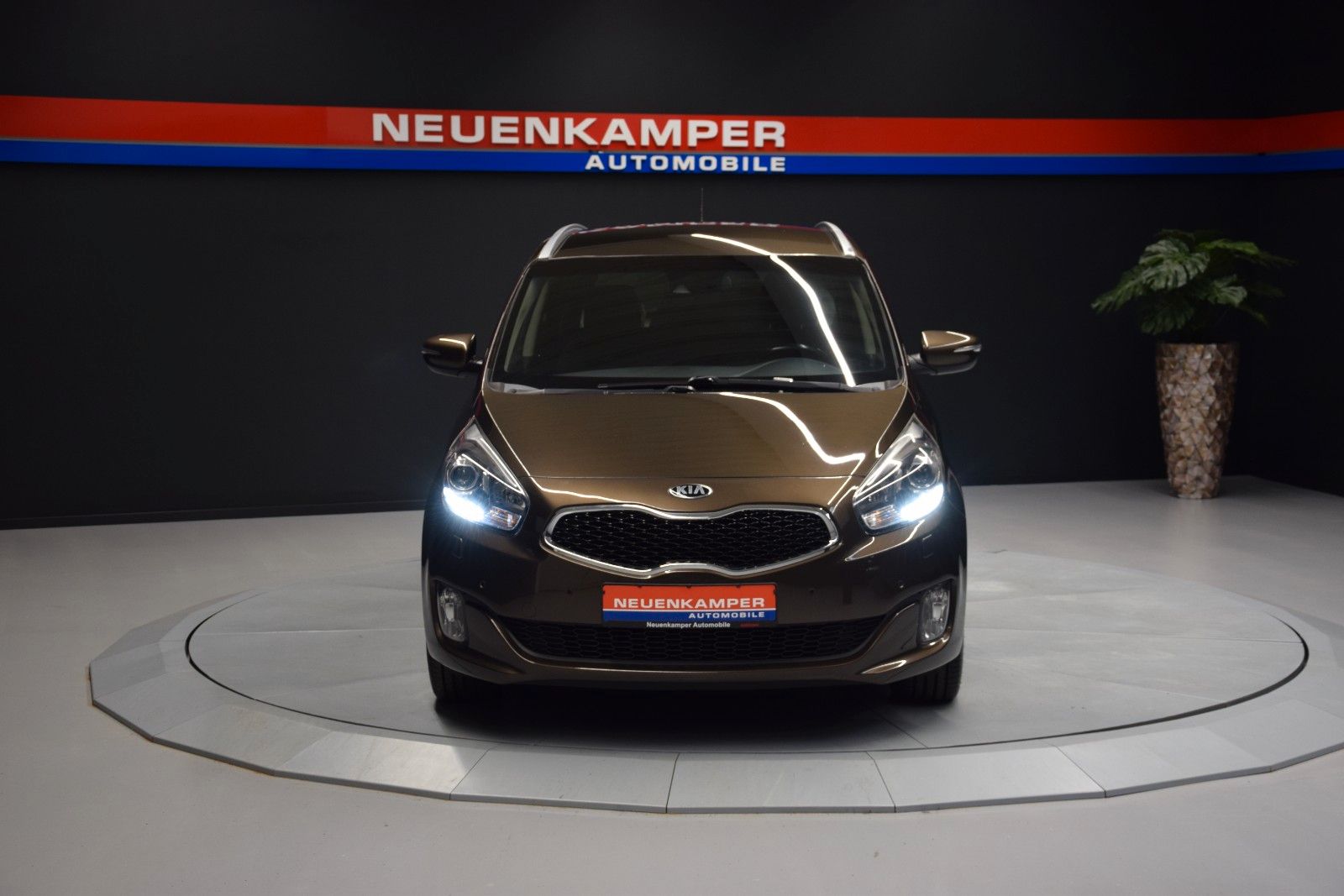 Fahrzeugabbildung Kia Carens Spirit Bi-Xenon Tempomat Kamera Sitzheiz.