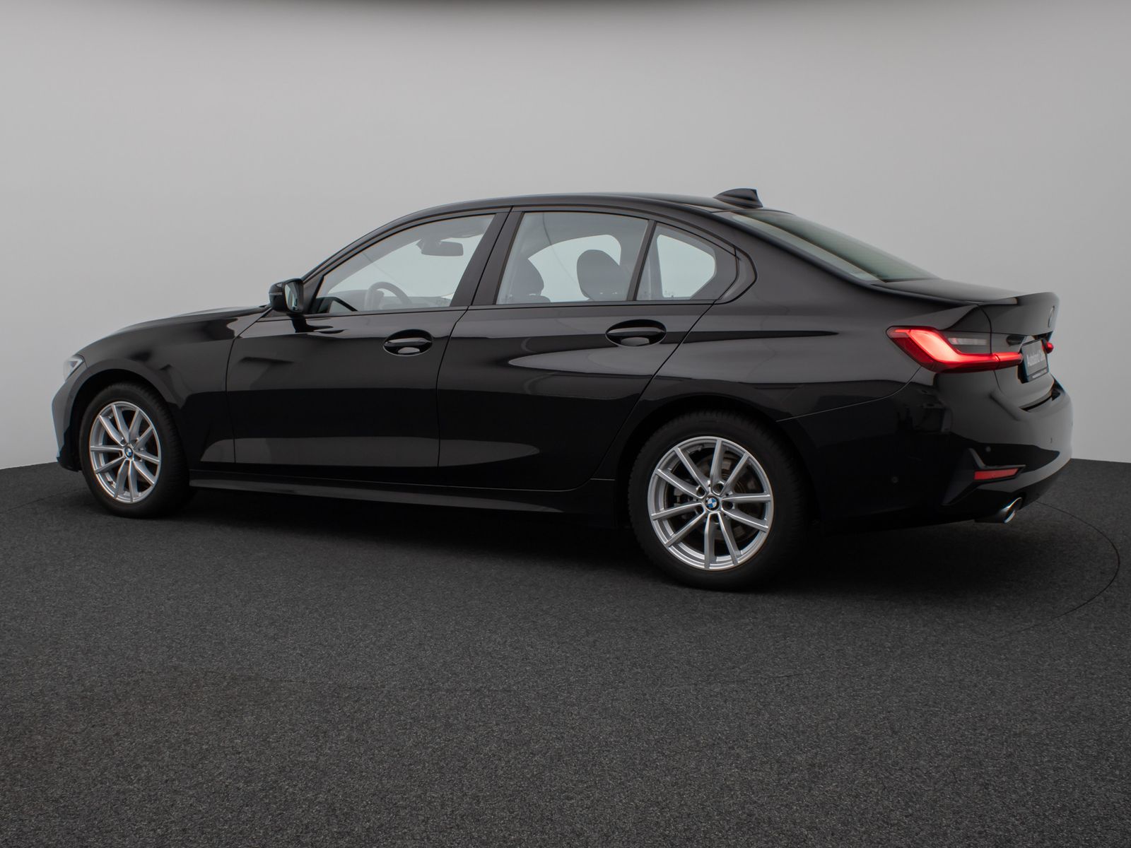 Fahrzeugabbildung BMW 320d xD  Glasdach Kamera DAB Geschwindigkeitsreg