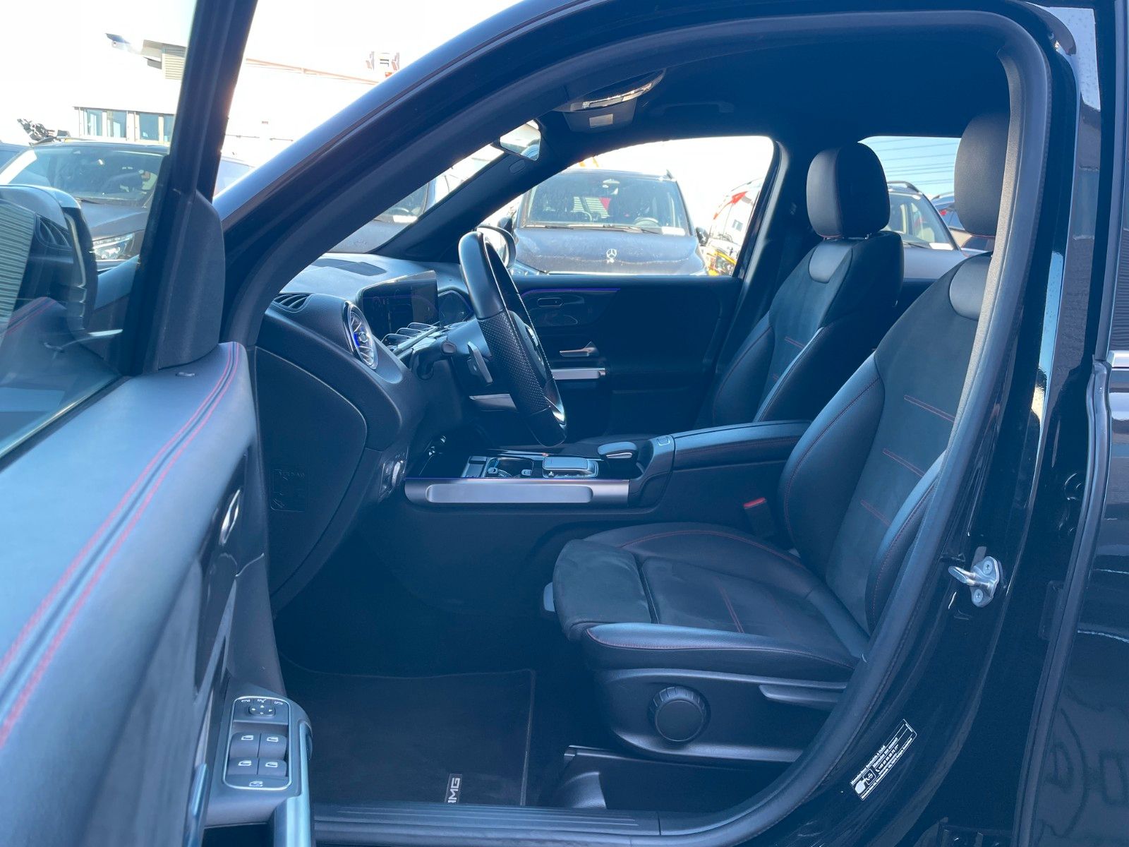 Fahrzeugabbildung Mercedes-Benz GLB 200 AMG 7-Sitzer +Ambiente+R-Kamera+Carplay