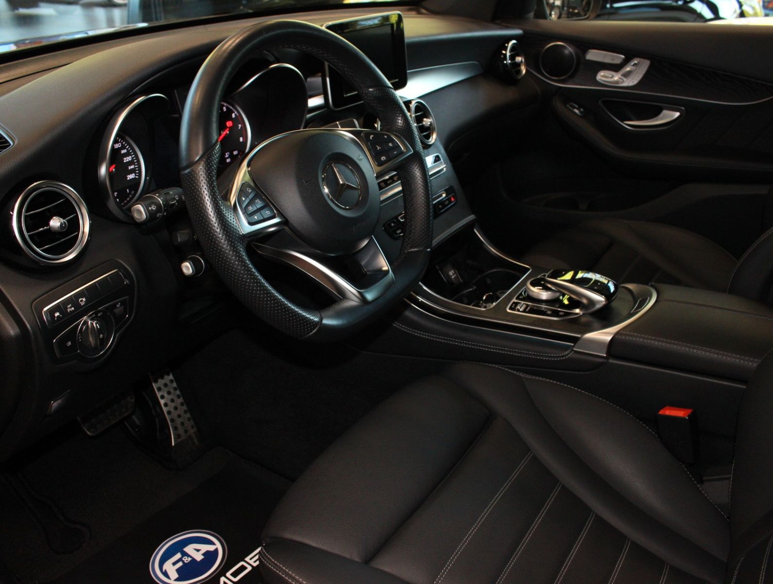 Fahrzeugabbildung Mercedes-Benz GLC 250 4MATIC AMG Line *PNRM*360 Kamera
