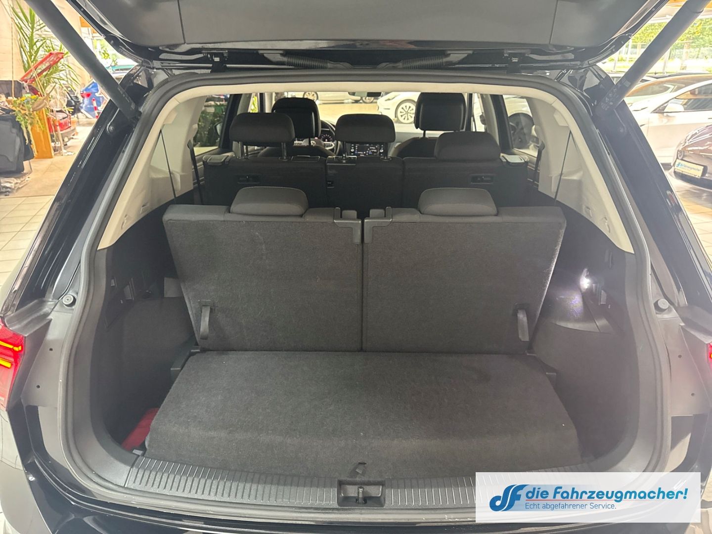 Fahrzeugabbildung Volkswagen Tiguan Life 4Motion 2.0 TDI AHK-klappbar Navi Di