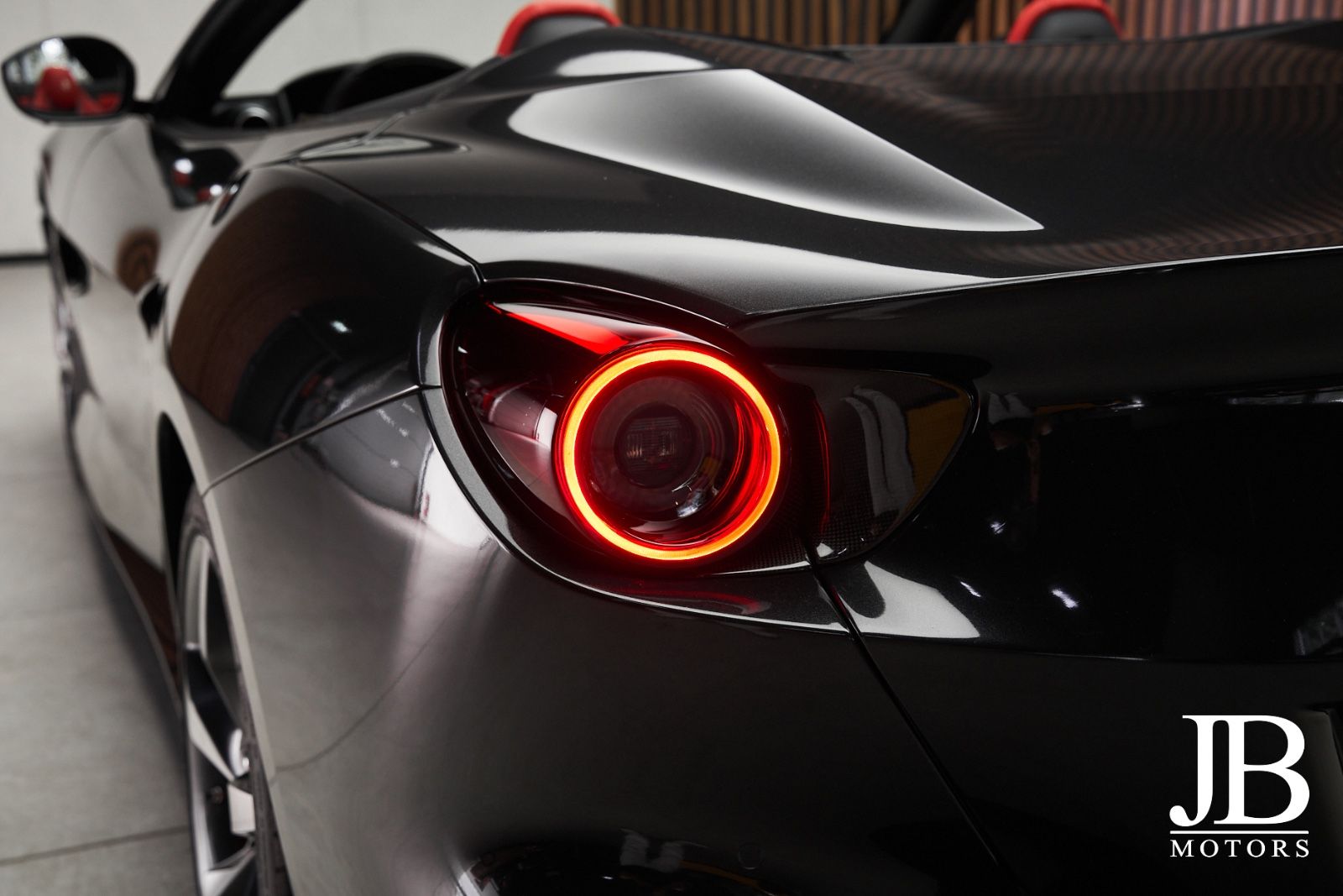 Fahrzeugabbildung Ferrari Portofino M Carbon LED JBL Surround Magneride