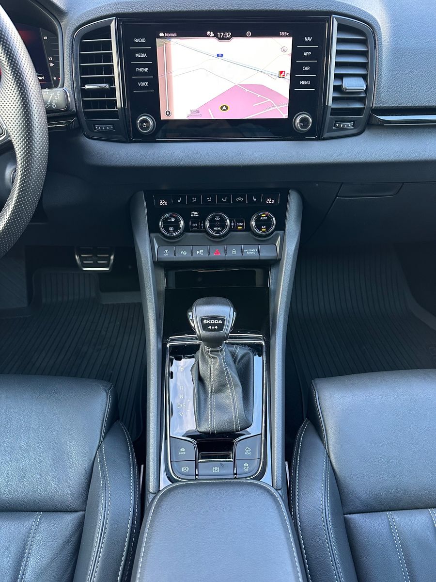 Fahrzeugabbildung SKODA Karoq 2.0 TDI DSG 4x4 Sportline NAV+ACC+360GRAD