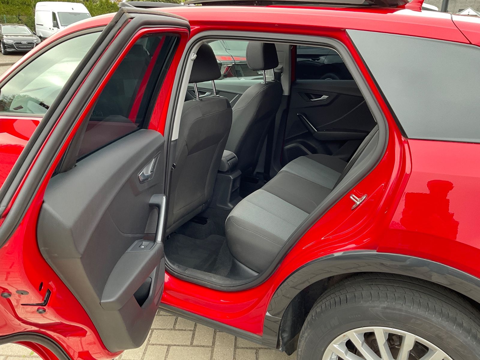 Fahrzeugabbildung Audi Q2 35 TFSI S tronic,Panorama,Kamera,Xenon,Navi