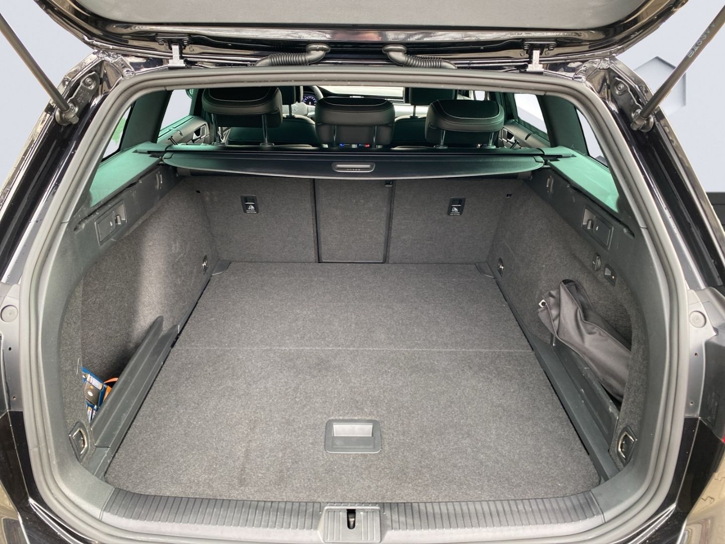 Passat Variant Elegance 1.5 TSI OPF 110 kW 7-Gan