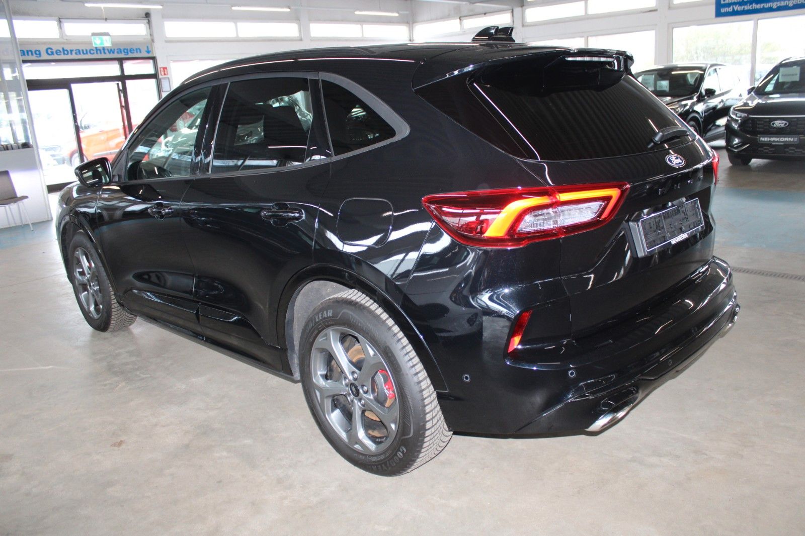 Fahrzeugabbildung Ford Kuga ST-Line X Automatik Panodach AHK Matrix LED