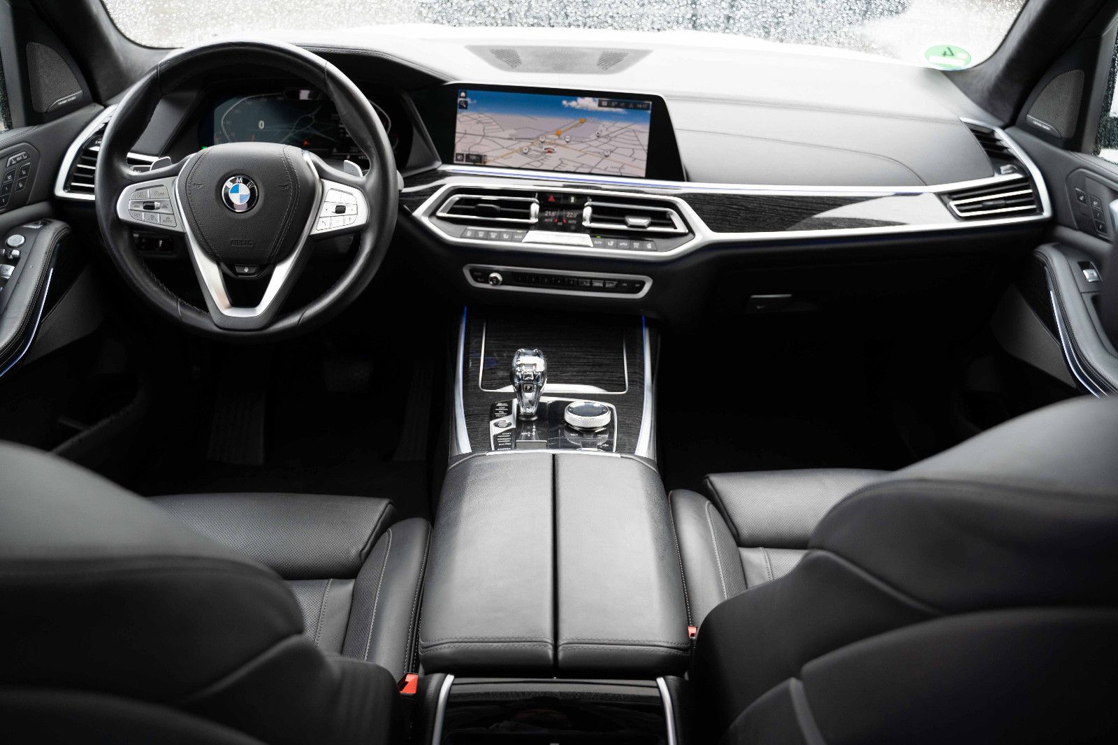 Fahrzeugabbildung BMW X7 XDRIVE 30d PURE EXC PANO TV MASSAGE VOLL 7SIT