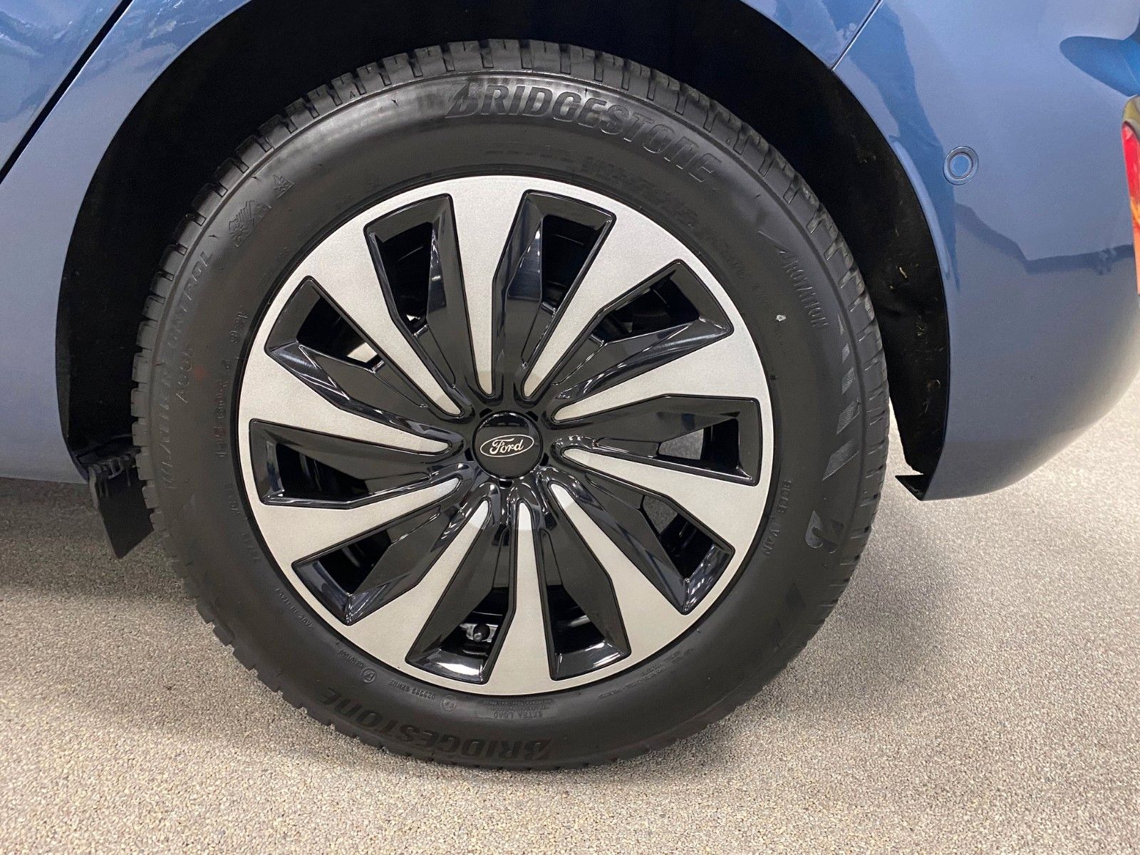 Fahrzeugabbildung Ford Fiesta 1.0 EcoBoost Titanium+LED+ALLWETTER+I-ACC