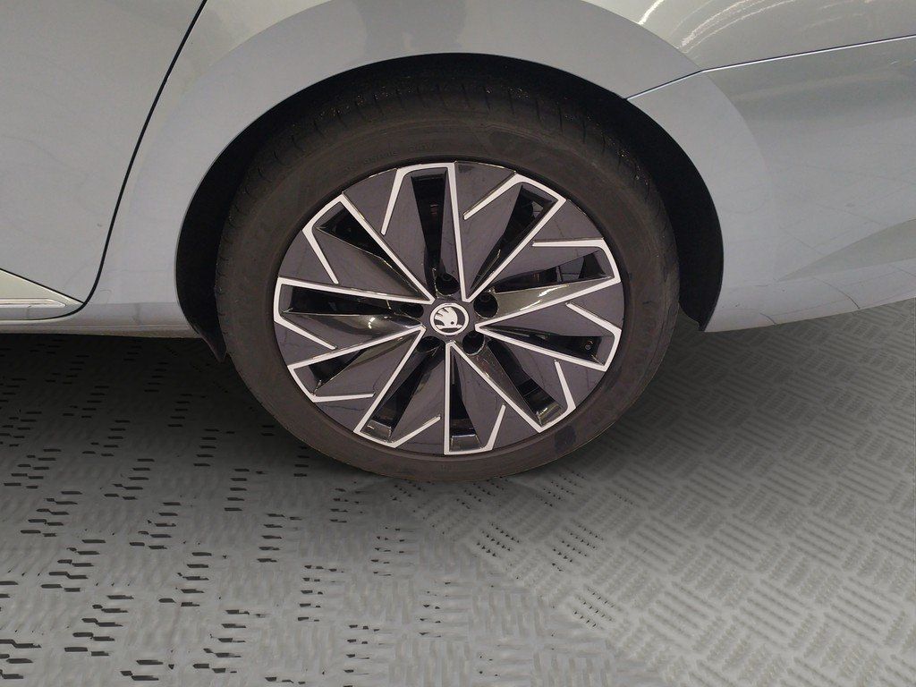 Skoda Superb Combi 2.0 TDI DSG L&K AHK Lenkradheizung imagem 3
