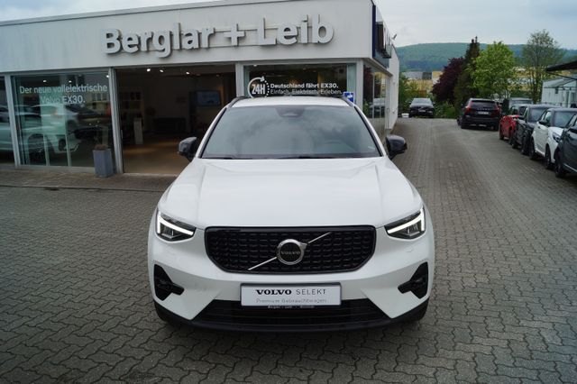 Volvo XC40 B4 Benzin 2WD Plus Dark DKG/ACC/eSitze/19"