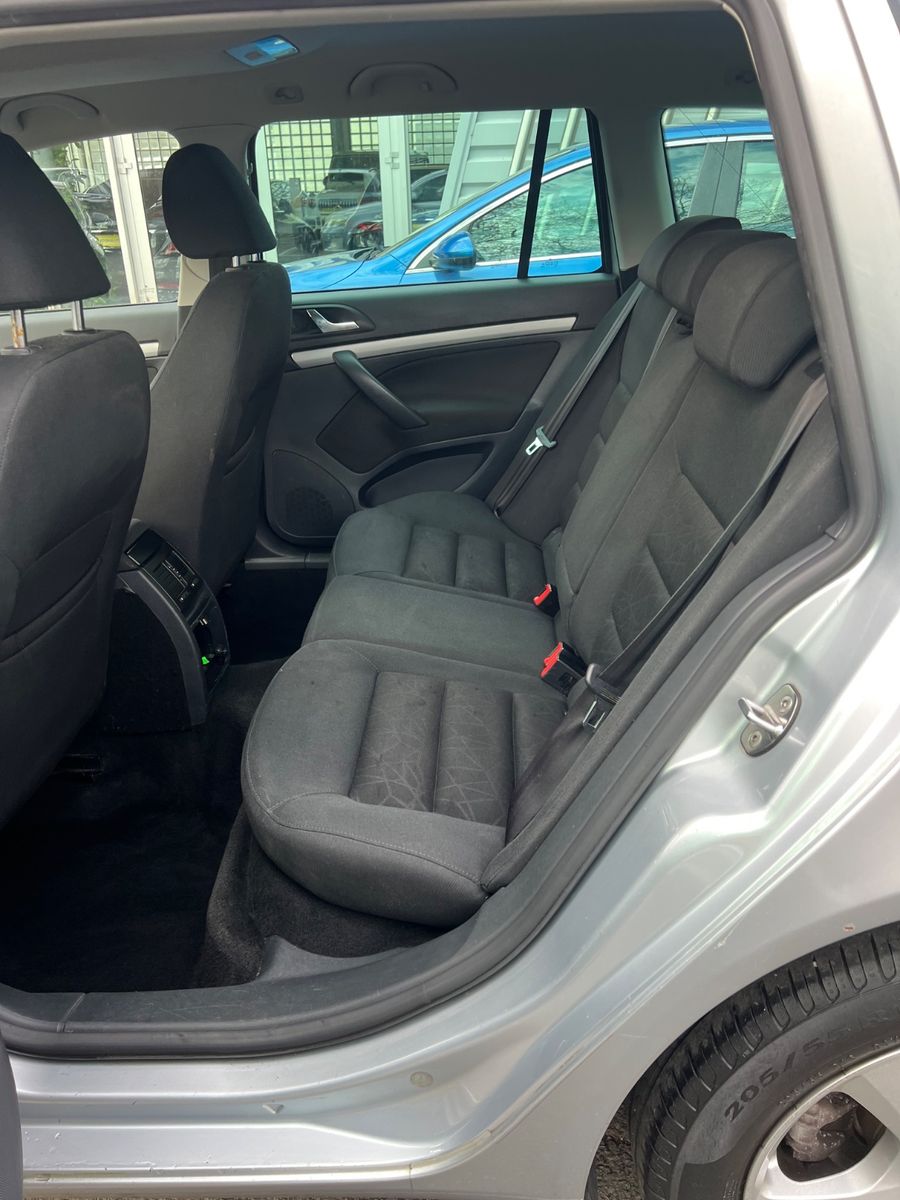 Fahrzeugabbildung SKODA Octavia 1.6 TDI Combi Family * NAVI *AHK*