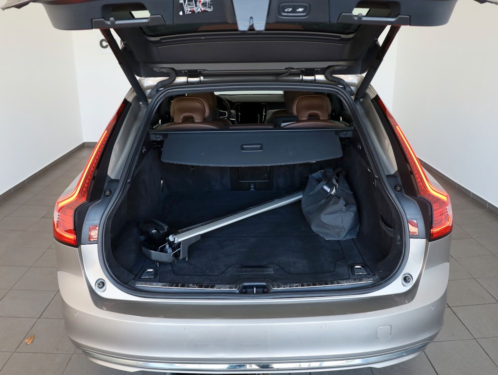 Fahrzeugabbildung Volvo V90 T6 AWD Inscription Leder,Navi,Kamer,Panorama