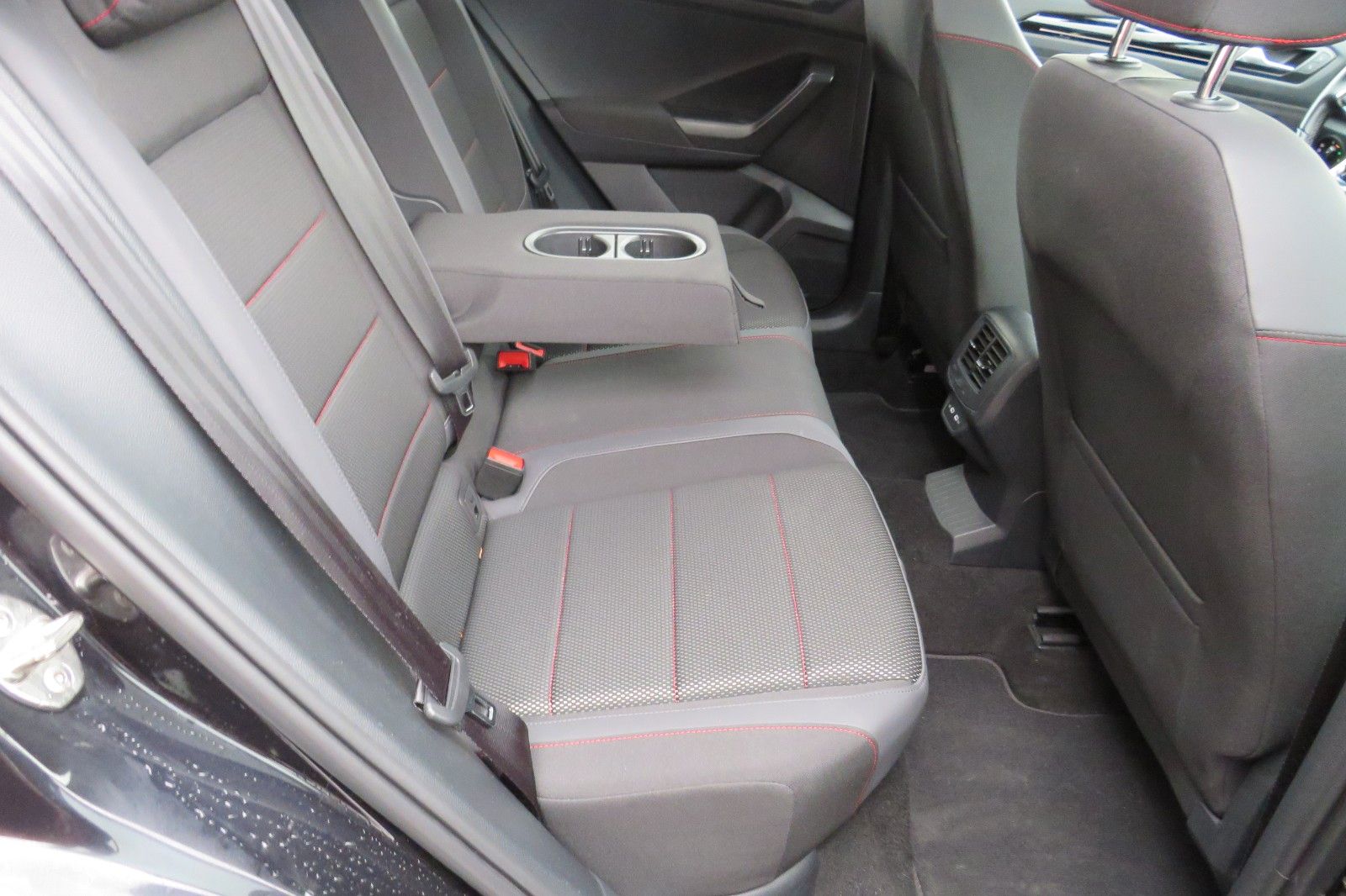 Fahrzeugabbildung Volkswagen T-Roc Sport DSG NAVI 18`SITZH. PDC DIGITAL-COCKP