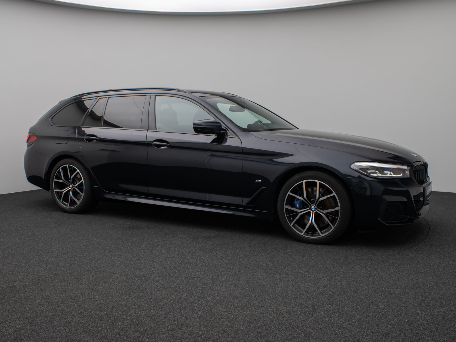 Fahrzeugabbildung BMW 540d xD M Sport Panorama DAB B&W Fernlichtassist