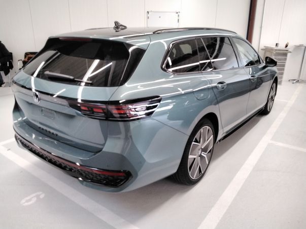 Passat Variant 1.5 eTSI DSG R-LINE IQ.LIGHT+AHK+
