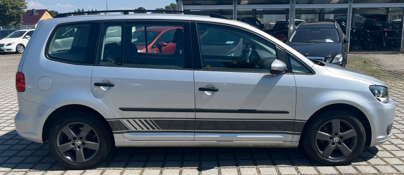 Volkswagen Touran 2011 — photo 7