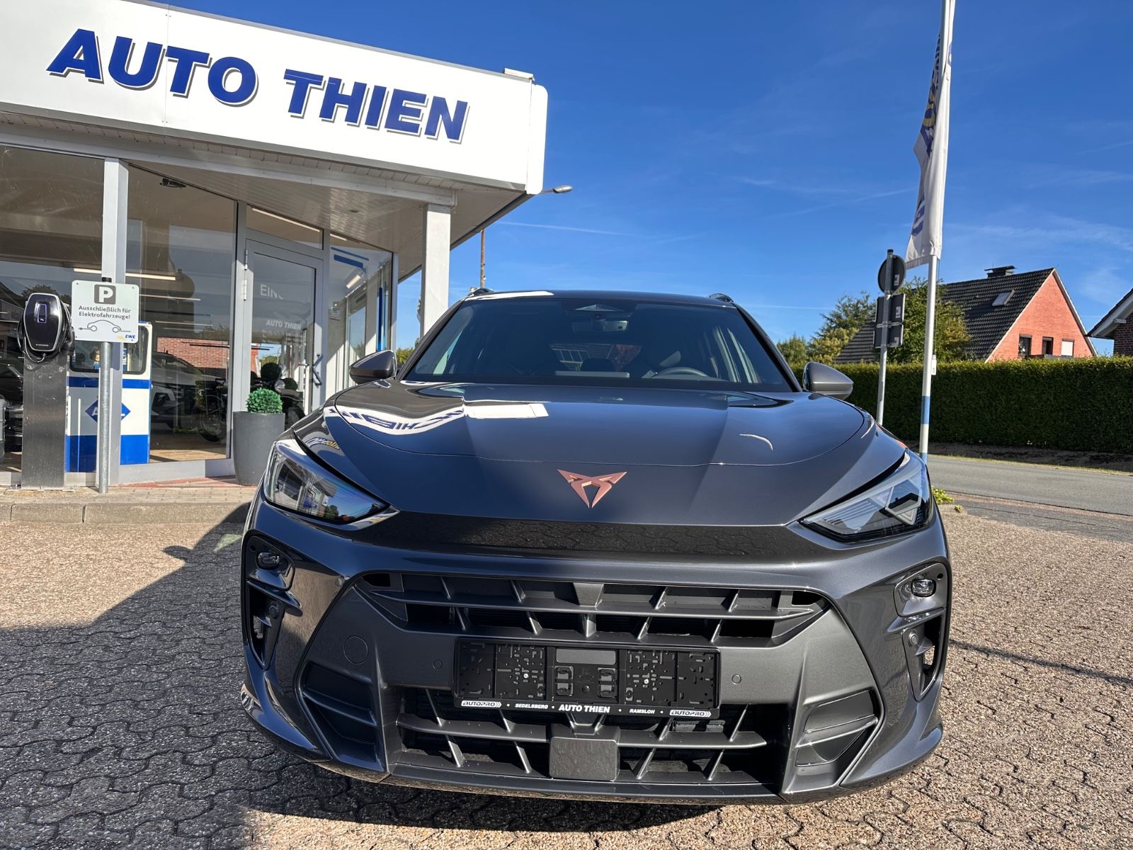 Fahrzeugabbildung CUPRA Terramar 1.5 eTSI AHK/ACC/SHZG/LED/PDC/RFK