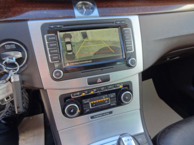 Fahrzeugabbildung Volkswagen Passat Lim. 4x4/Leder/AHK/GSD/Kamera/Navi/StH/