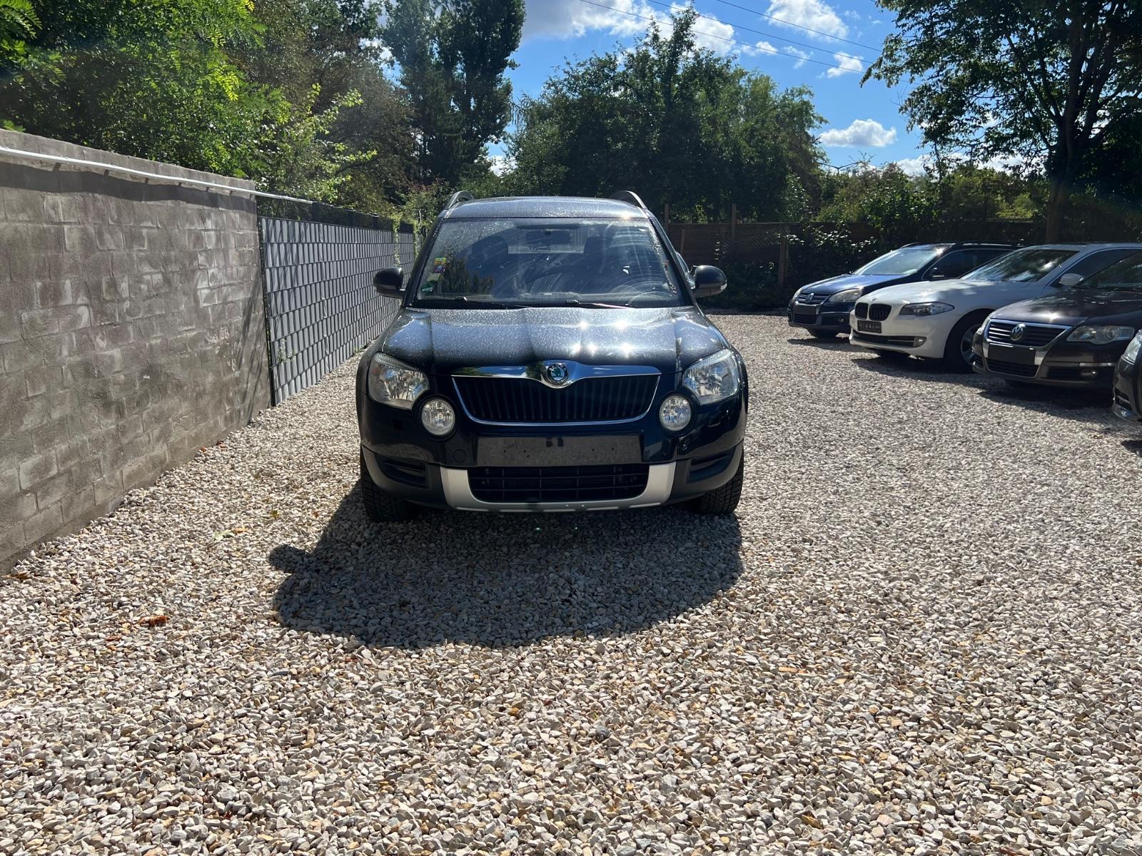 Skoda Yeti 2012 — rear view